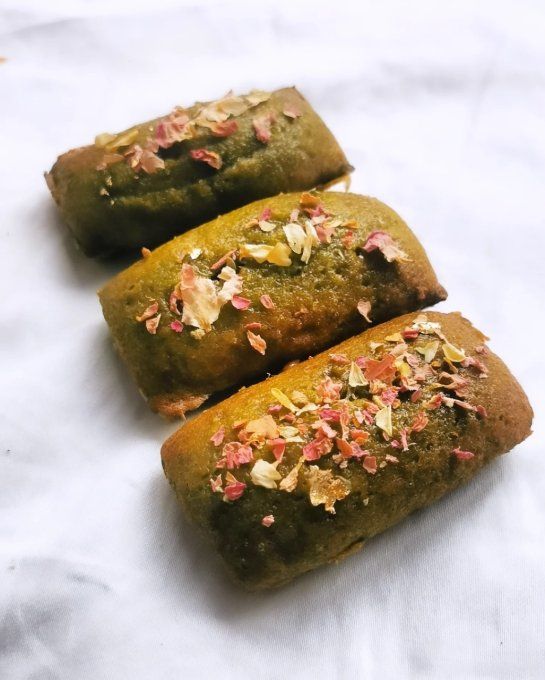 Moelleux individuels - Matcha & pétales de roses  - x12